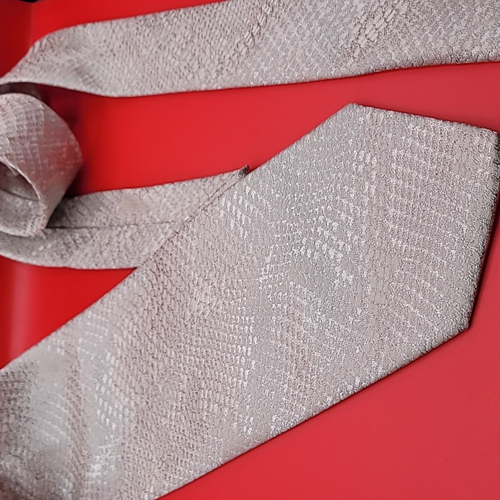 Holt Renfrew Snakeskin Look Off White Silk Tie